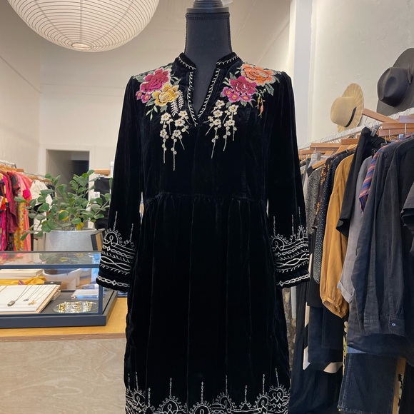 Johnny Was black velvet embroidered dress size XS - Picture 2 of 12